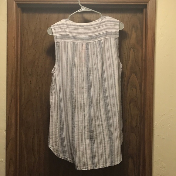 Embroidered Sleeveless Top - Picture 3 of 4